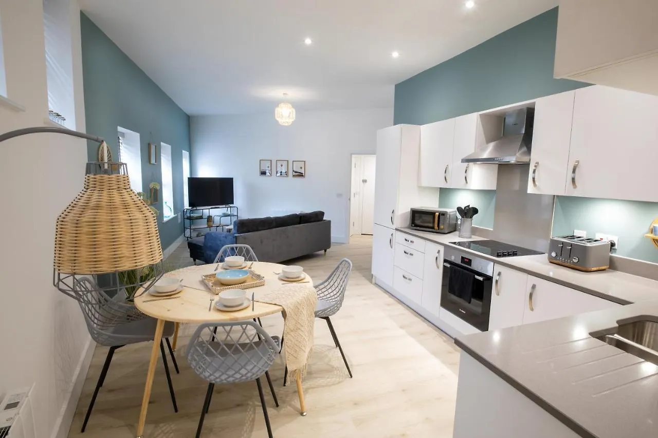 Courtyard Retreat- Free Evening Parking Apartment Southampton