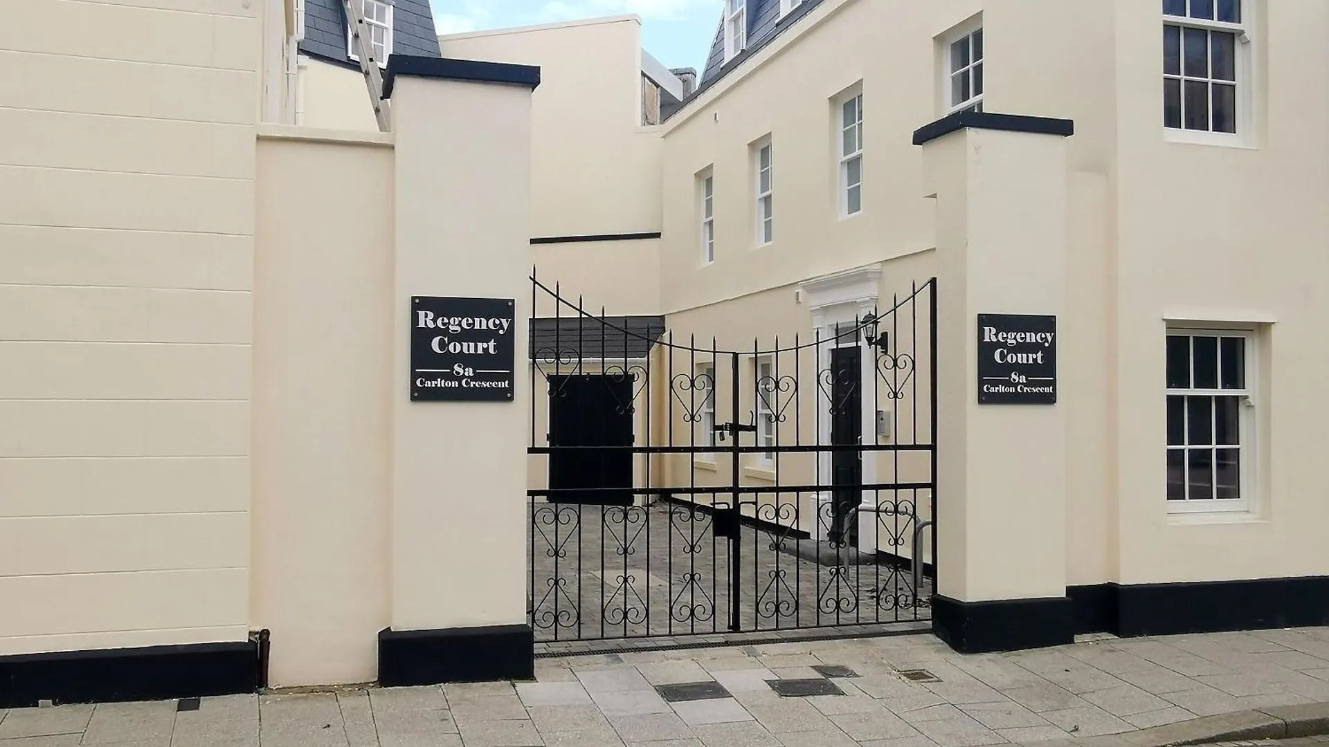 Courtyard Retreat- Free Evening Parking Apartment Southampton
